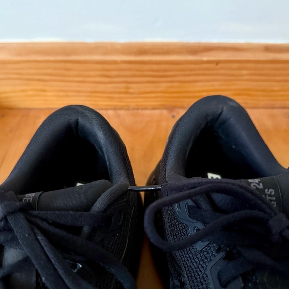 Brooks Men's Beast GTS 24 Running Shoes | Size 9.5 E (Extra Wide) - Picture 6 of 9